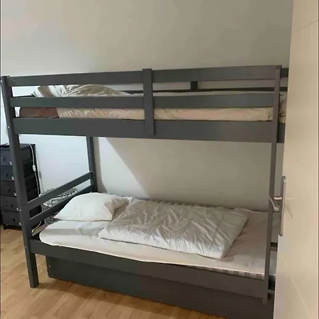 Magnifique T3 Avec Balcon Vue Montagne , Plein Centre Et Proche Du ג'רארדמר