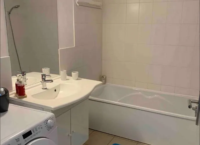 Appartement Magnifique T3 Avec Balcon Vue Montagne , Plein Centre Et Proche Du *