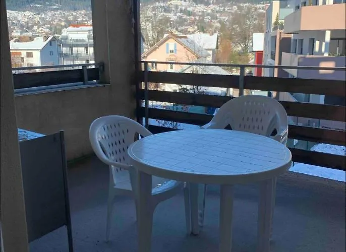 Magnifique T3 Avec Balcon Vue Montagne , Plein Centre Et Proche Du